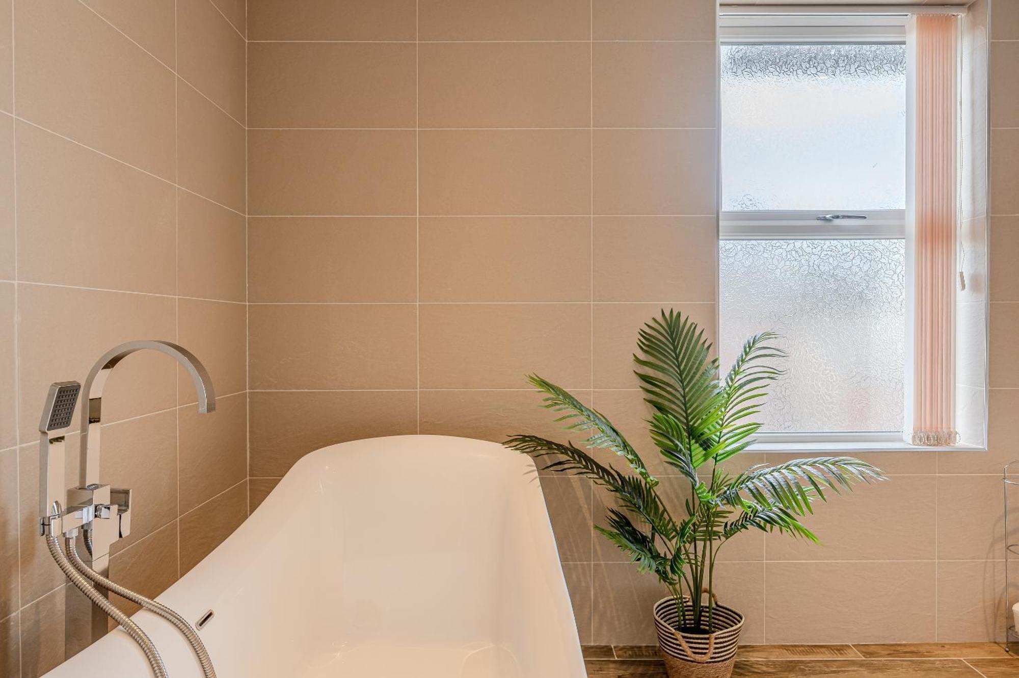 Rosemill - Large Pet Friendly Home With Off Road Parking ويتبي المظهر الخارجي الصورة