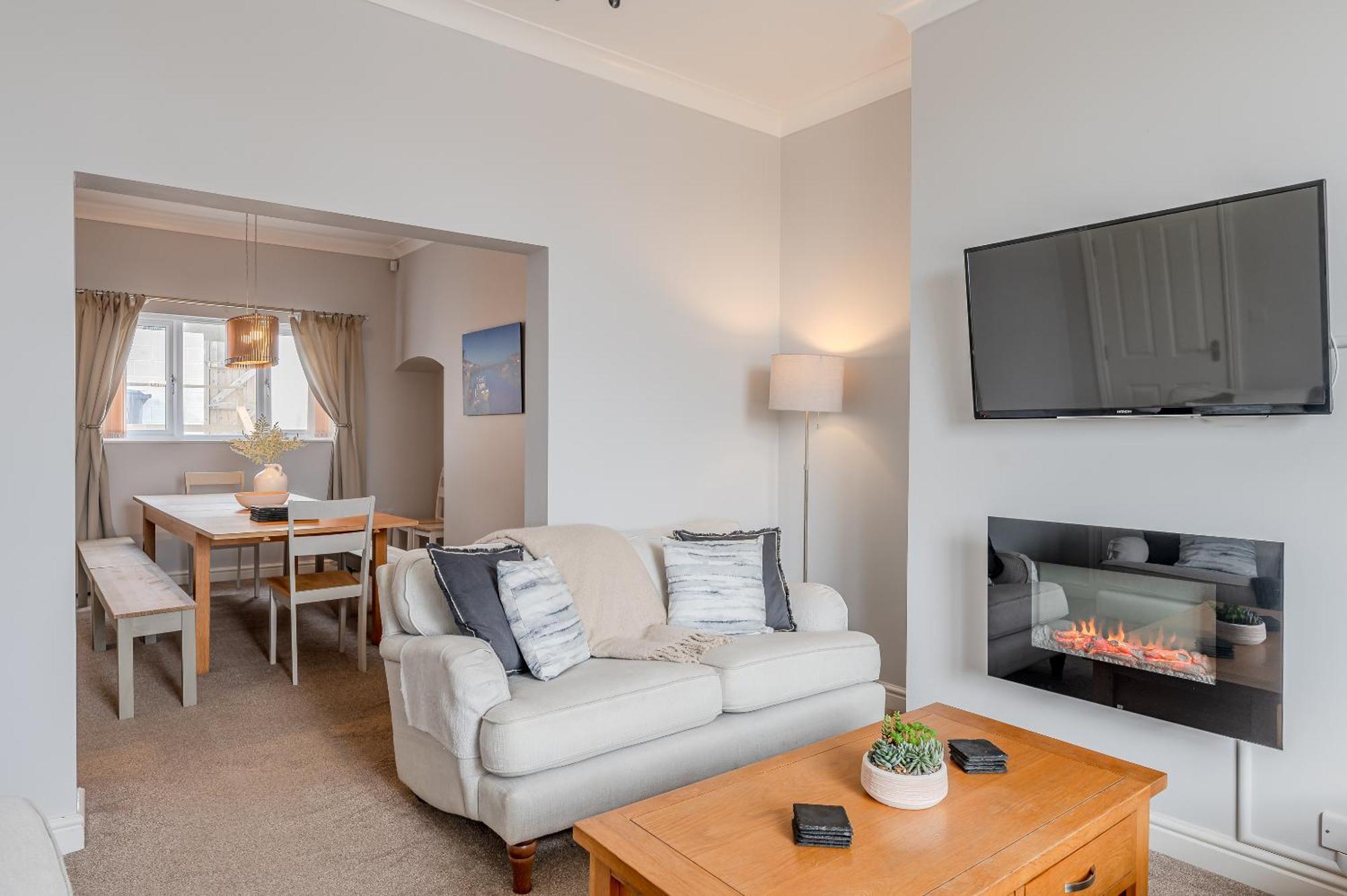Rosemill - Large Pet Friendly Home With Off Road Parking ويتبي المظهر الخارجي الصورة